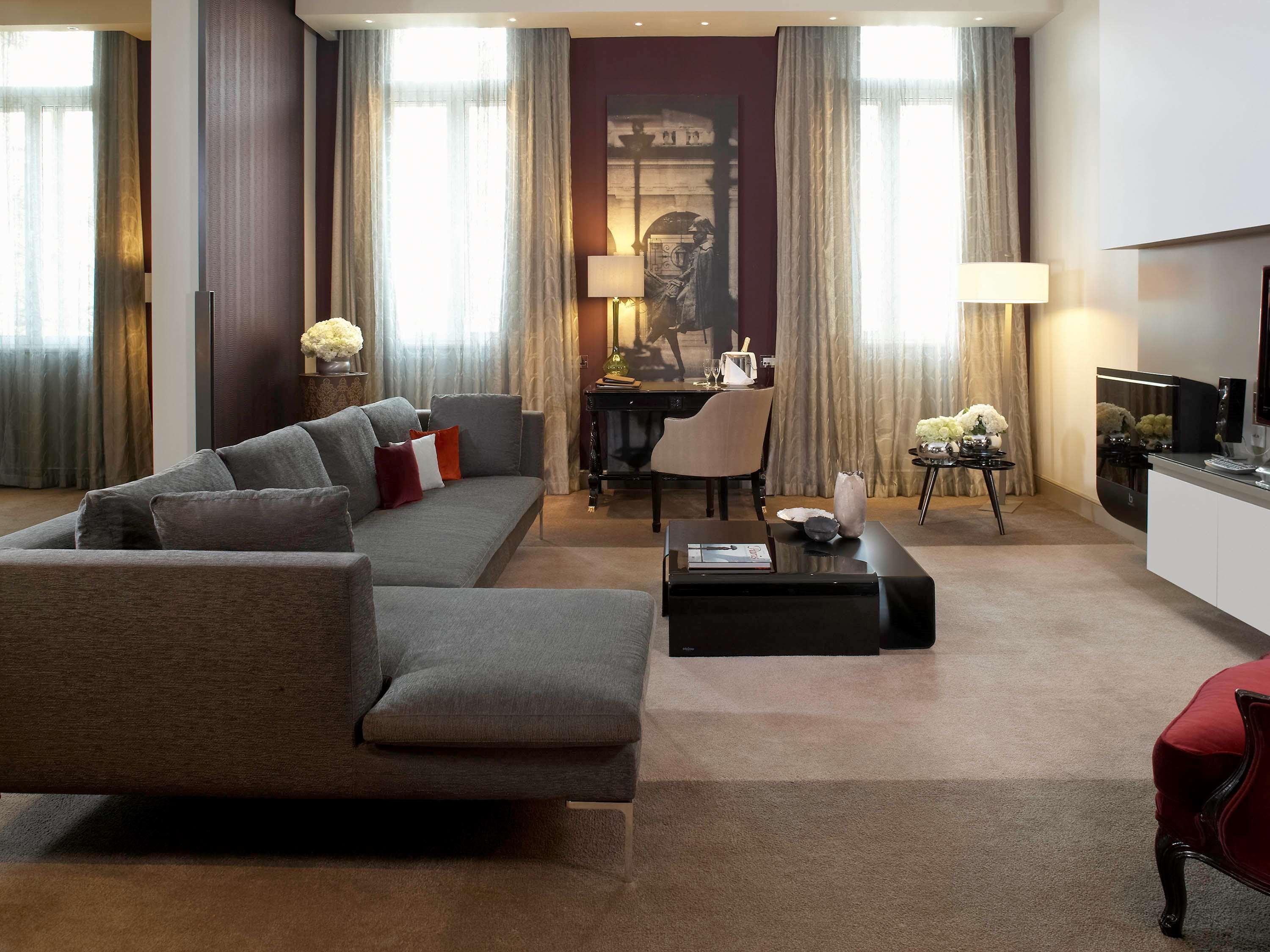 فندق سوفيتل لندن سانت جيمس المظهر الخارجي الصورة A suite at the Mandarin Oriental, Paris