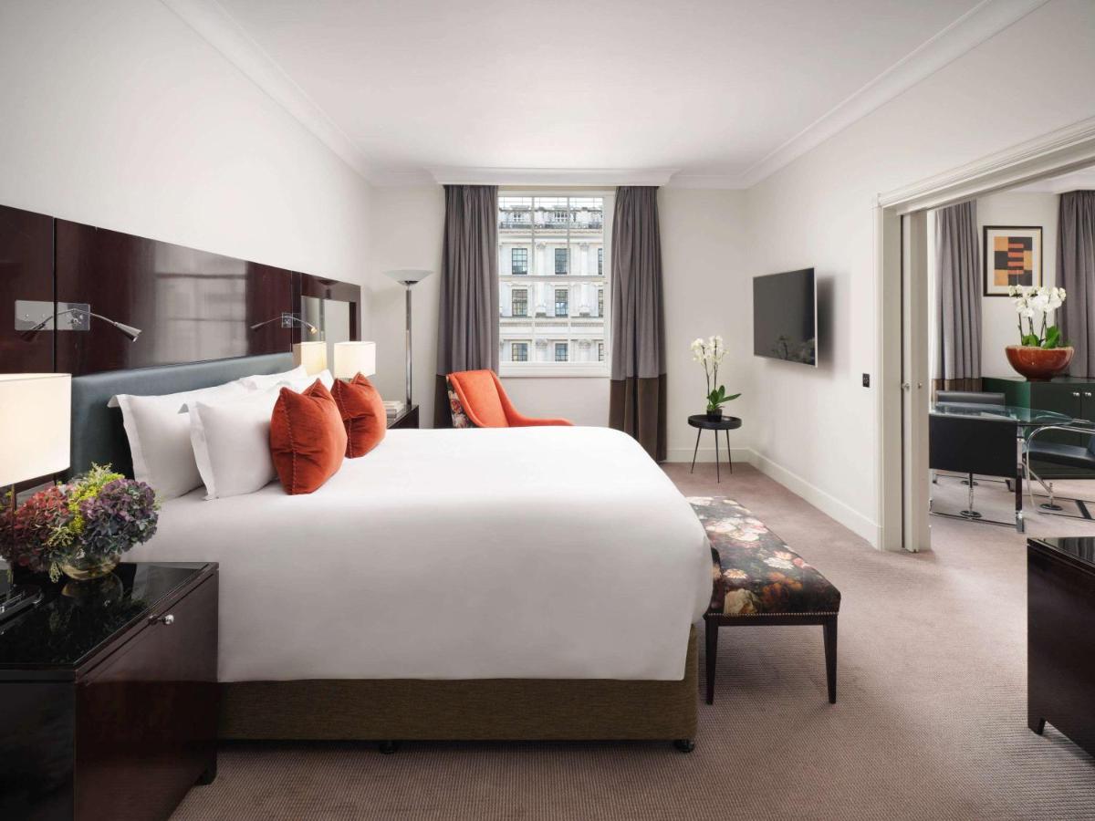 فندق سوفيتل لندن سانت جيمس المظهر الخارجي الصورة A suite at the Mandarin Oriental London